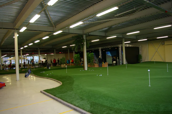 Edmonton Indoor putting green in open commercial space